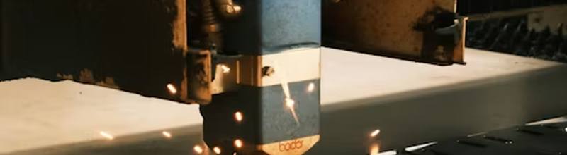 Laserschneidmaschine in der Metallverarbeitung